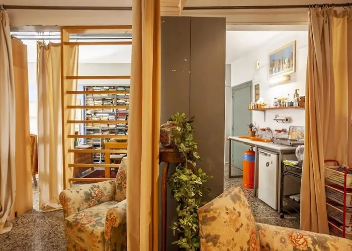 Greek Retro Decor & Wesanderson's Movies Design Lejlighed