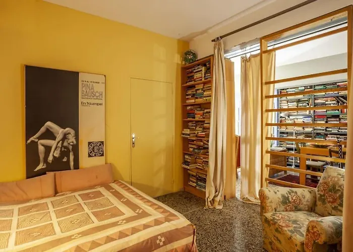 Greek Retro Decor & Wesanderson's Movies Design Lejlighed