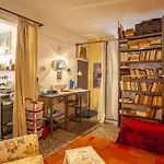 Апартаменты Greek Retro Decor & Wesanderson's Movies Design