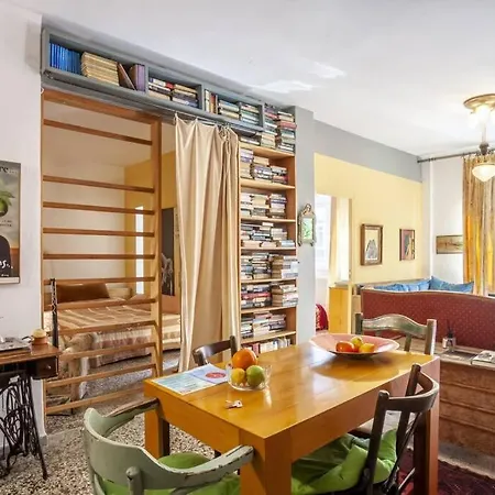 Апартаменты Greek Retro Decor & Wesanderson's Movies Design