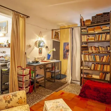 Appartement Greek Retro Decor & Wesanderson's Movies Design